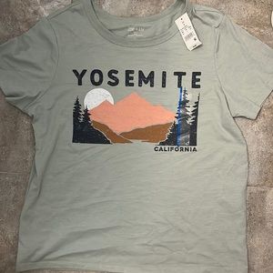 NWT Zoe + Liv Vintage Green Yosemite Tee